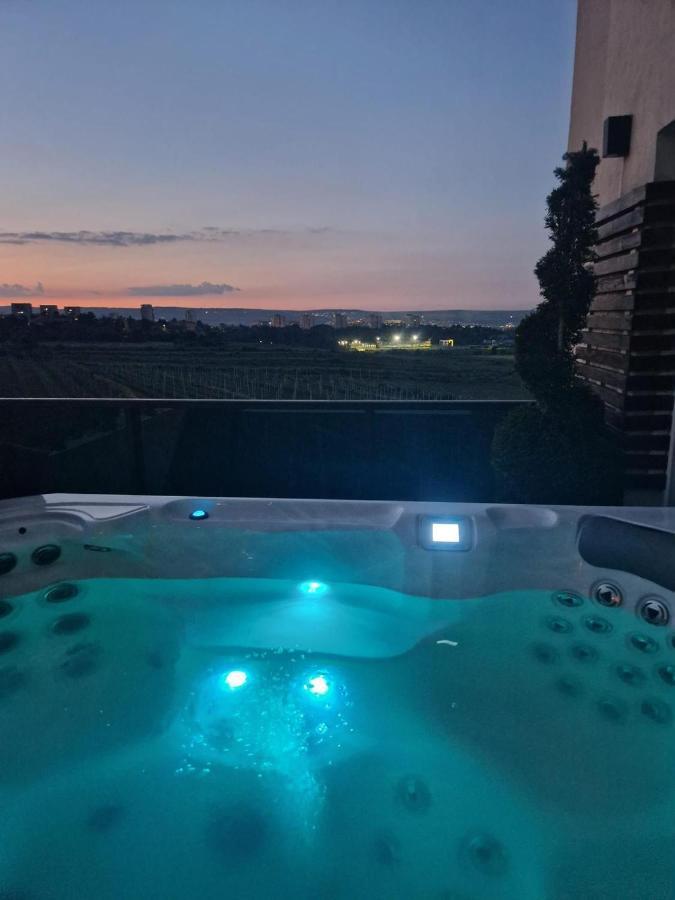 Ferienwohnung Gavas Jacuzzi & Panoramic View Cluj-Napoca Exterior foto