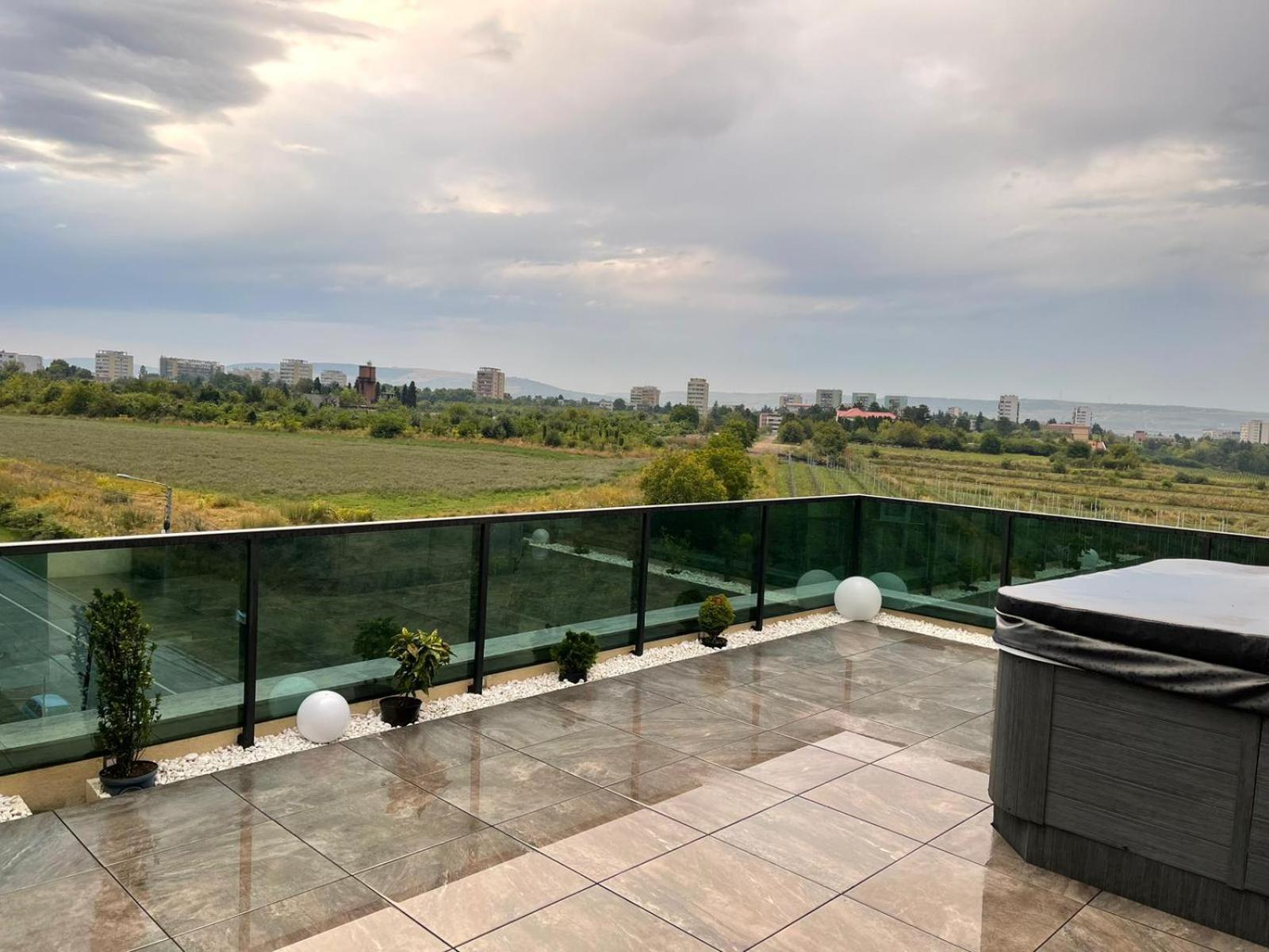 Ferienwohnung Gavas Jacuzzi & Panoramic View Cluj-Napoca Exterior foto
